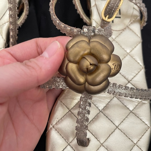 Chanel gold camellia sandals size 38.5 - Picture 2 of 14